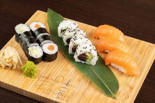 Akashi menu + Gyoza (5 kom)