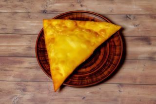 Чебурек з моцарелою,фетою та зеленню (160г)