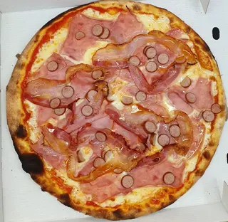 Pizza Con Embutido Rústica (33 Cm.)