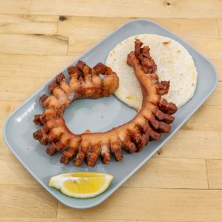 Chicharrón Con Arepa