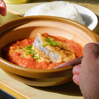 Arroz con Pescado en salsa de tomate