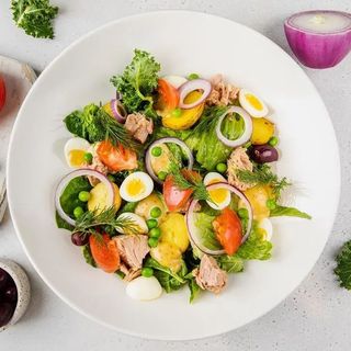 სალათი ნისუაზ თინუსი