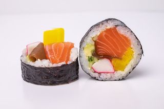 Futomaki łosoś z porem na ostro 12szt