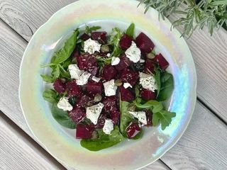 САЛАТ З БУРЯКОМ ТА ФЕТОЮ (165g)