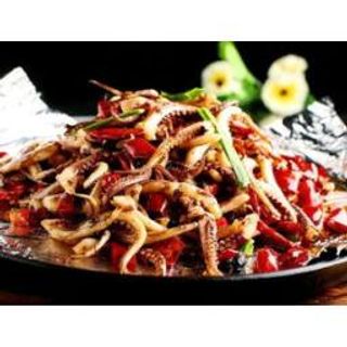 Tentacule de calamar pe plita incinsa 铁板鱿鱼须