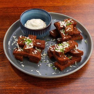 Crutoane cu sos de usturoi