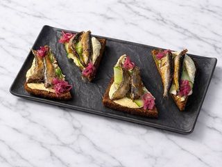 Бутер зі шпротами