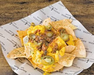 Nachos Caseros Con Chili De Ternera Y Jalapeños