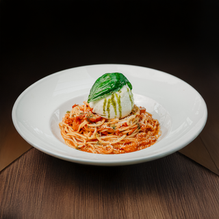 Spaghetti al Pomodoro com Burrata