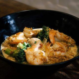 red curry of prawns, tender wheat and shitake
