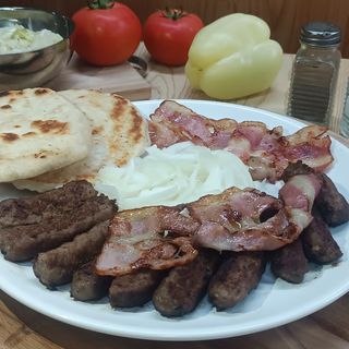 Ćevapi sa slaninom