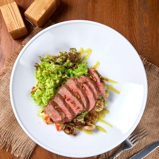 Теплий салат з яловичиною (280г)