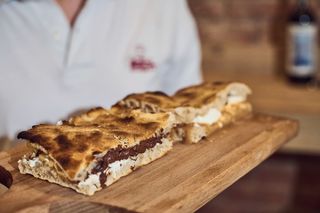 Mezza schiacciata con cioccolato spalmabile, mascarpone