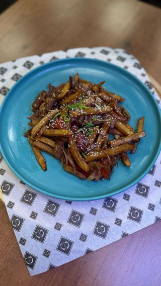 Говядина с фри
(0.505г)