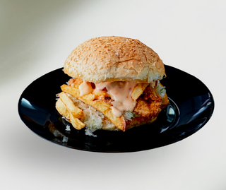 Sandwich cu snitel de porc