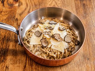 FAMOSA PASTA AL TARTUFO