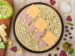 Палачинка Шунка, чедър, кашкавал и айсберг (270г)