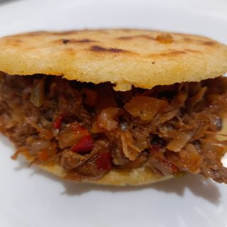 Arepa Mechúa... por las mechas de carne.