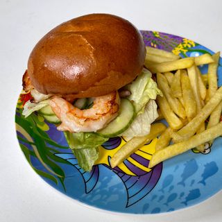 Бургер з креветками і картопляними діпами (130/50г)