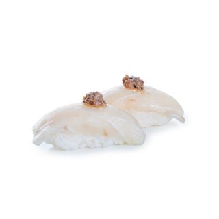 Nigiri de pez mantequilla con trufa