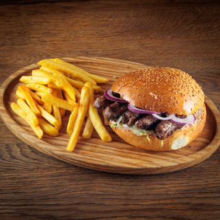 Ćevapi 5 komada sa pomfritom u lepinji