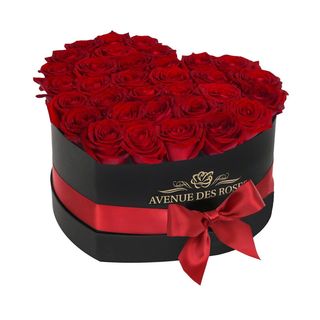 Trandafiri in cutie inima