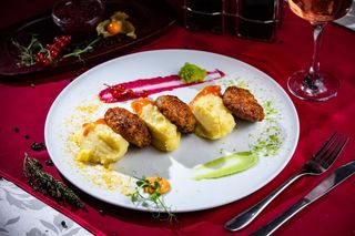 Parjoale moldovenesti cu piure de cartofi