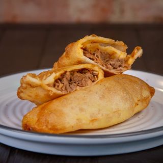 Empanada de carne mechada