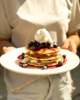 ბლინი კენკრის ჯემითა Berry jam and maple syrup