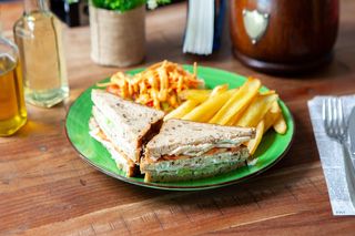 Club Sandwich cu piept de pui