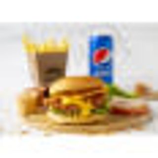 Menú Hamburguesa Con Patatas Y Bebida