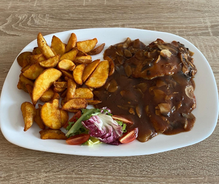 Cotlet de porc cu sos brun și ciuperci