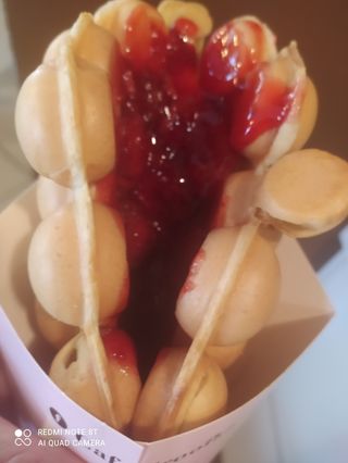 Gofr Bąbelkowy z truskawką w żelu