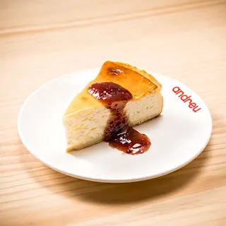 Pastel de Queso con Mermelada de Frambuesa
