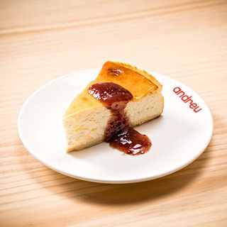 Pastel de Queso con Mermelada de Frambuesa