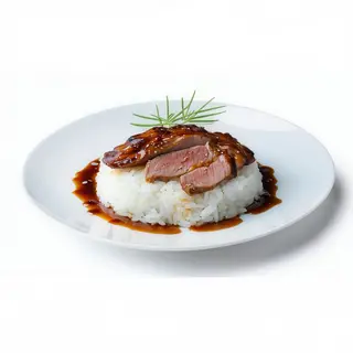 23 Pato con arroz blanco y salsa de teriyaki