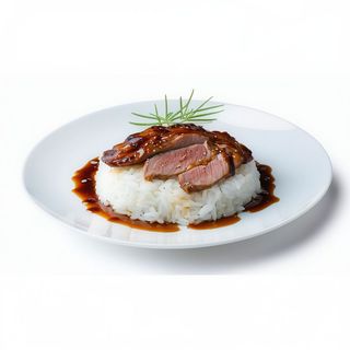 23 Pato con arroz blanco y salsa de teriyaki