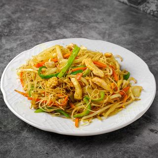 Fideo de Arroz frito  con curry 