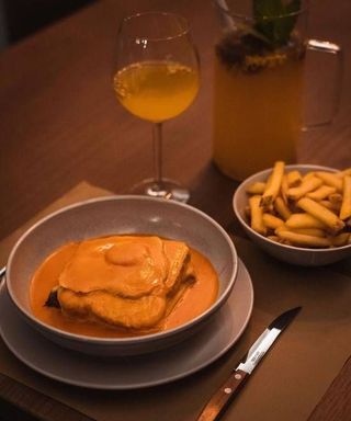 Francesinha vegetariana c/ molho
