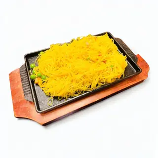 A85. Spaghetti di riso curry cantonese*