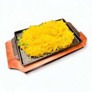 A85. Spaghetti di riso curry cantonese*