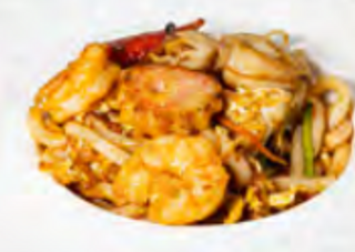 51 Udon al frutti di mare con verdure e uova