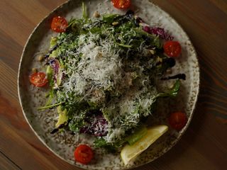 Зелений салат з авокадо та добавками (220g)