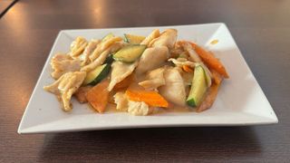 Pollo con salsa d'arachidi