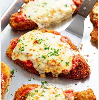 Milanese Con Salsa Amatriciana