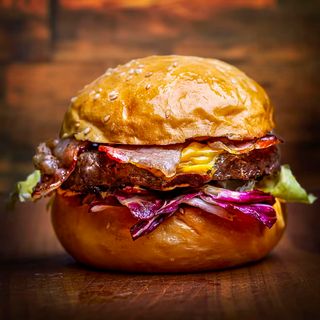 Cheeseburger bacon i pomfrit - AKCIJA