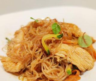 Spaghetti di soia con carne piccante