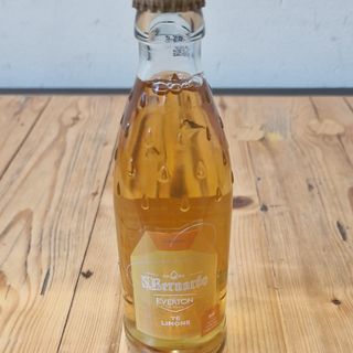 Infuso di te alla pesca 