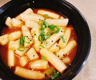 麻辣年糕Pasta de Arroz Larga con Salsa Picante 