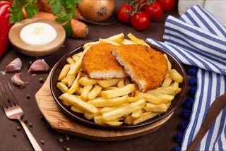 Meniu snitel de pui mediu  +sos usturoi gratis